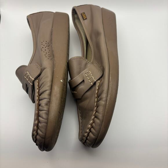 Vintage SAS Tan Penny Loafers Women's Soft Step Heel - Picture 2 of 6